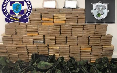 Θεσσαλονίκη: Ανακάλυψαν 300 κιλά κοκαΐνης σε κοντέινερ με μπανάνες