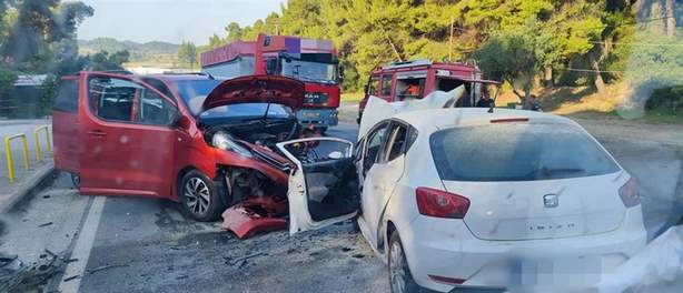Χαλκιδική: Τροχαίο με νεκρό 27χρονο και 7 τραυματίες (εικόνες)