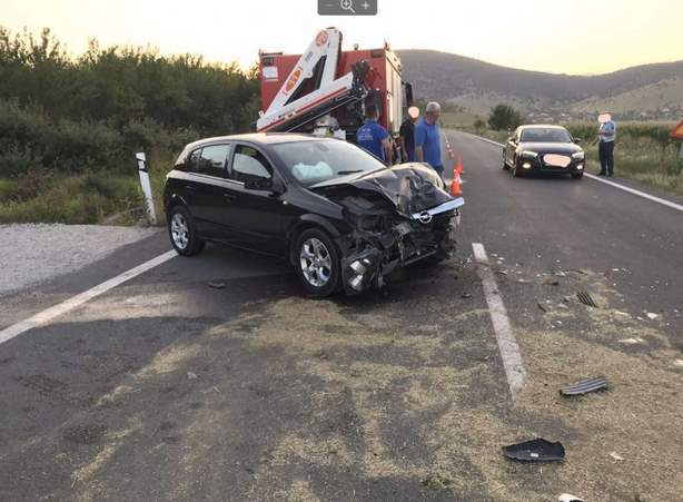 Βατερό Κοζάνης – Θεριζοαλωνιστική μηχανή συγκρούσθηκε με Ι.Χ. αυτοκίνητο – Τραυματίες τα δύο άτομα που επέβαιναν στο Ι.Χ. αυτοκίνητο