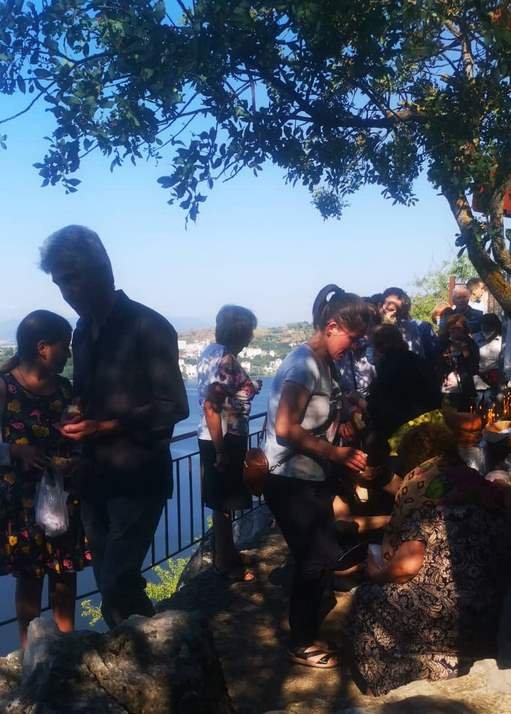 Kαστοριά: Ο εορτασμός της Αγίας Κυριακής στις “Γκαλιότρυπες”