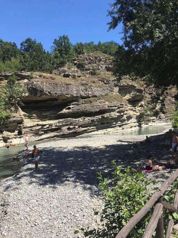 River Party: Αντί για πισίνα στο ποτάμι, βρήκαν… μπανιέρα οι επισκέπτες