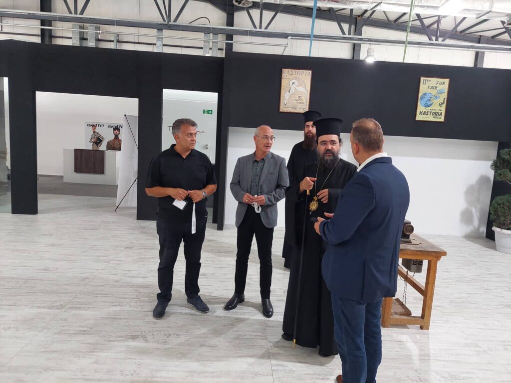 Επίσκεψη του Μητροπολίτη Καστοριάς κ. Καλλίνικου στην Έκθεση Γούνας