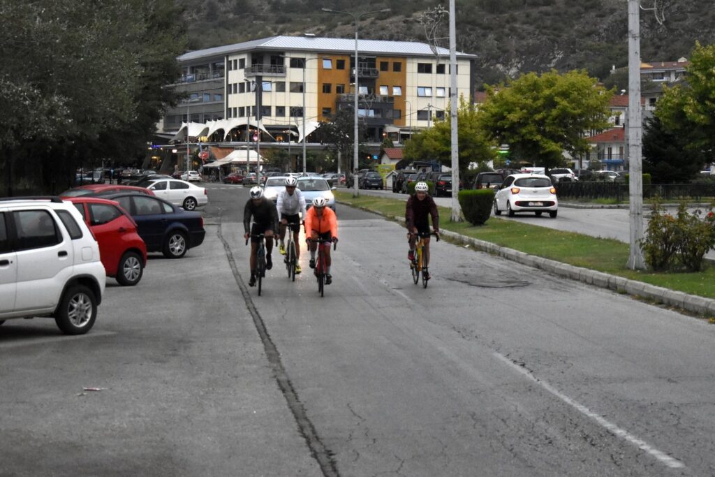 Ομάδα ποδηλατών που ξεκίνησε από το Λονδίνο, έφτασε στην Καστοριά