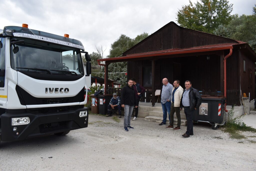 Τέσσερα νέα απορριμματοφόρα του Δήμου Καστοριάς στη …μάχη της καθαριότητας