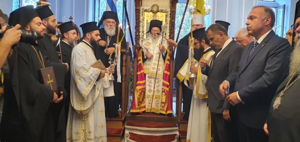Τον Οικουμενικό Πατριάρχη Βαρθολομαίο συνοδεύει ο Καστορίας Καλλίνικος, στην επίσκεψη του στην Ελλάδα.