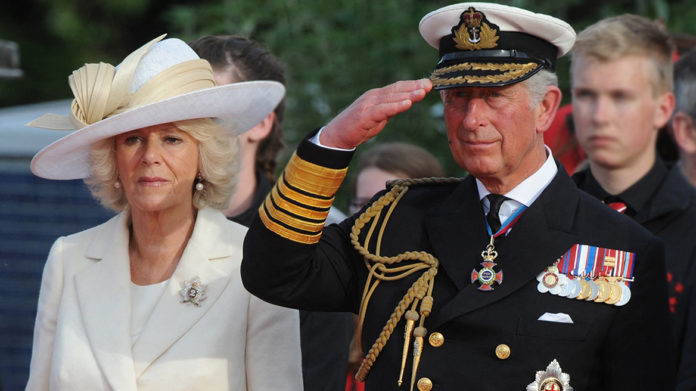 Βασιλιάς της Μεγάλης Βρετανίας έγινε αυτόματα ο Κάρολος μετά το θάνατο της Ελισάβετ