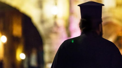 Στο εδώλιο οδηγούνται έξι μοναχοί για διασπορά ψευδών ειδήσεων