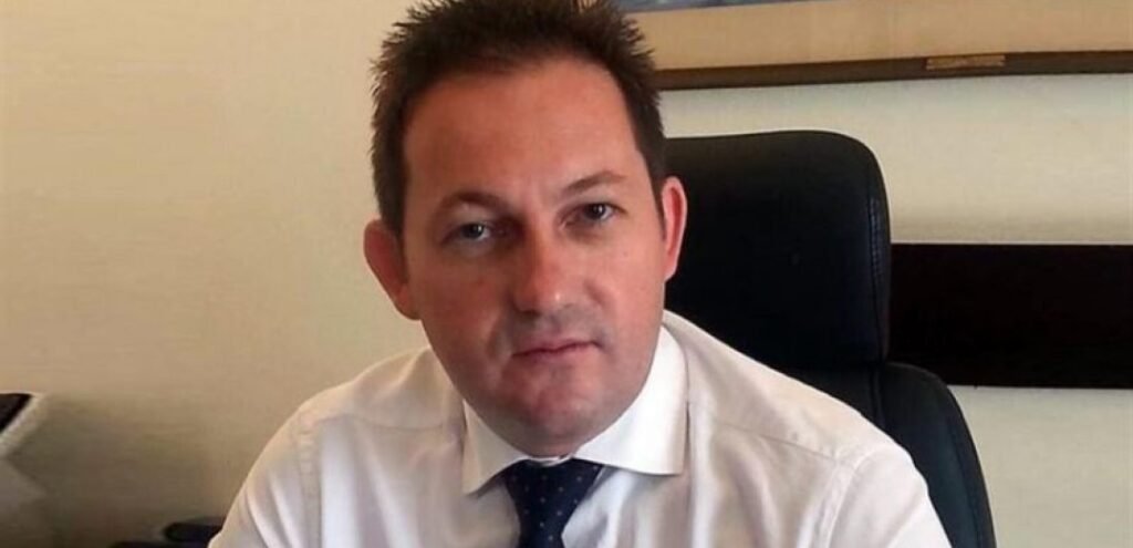 Κυνική δήλωση Πέτσα για τη θέρμανση ενόψει χειμώνα: «Όποιος δεν προσαρμόζεται, πεθαίνει» (βίντεο)