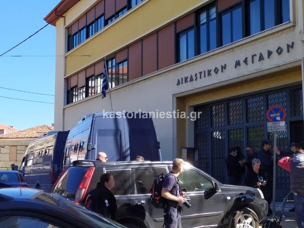 Στον εισαγγελέα Καστοριάς οι 14 κατηγορούμενοι για την υπόθεση διαφθοράς στην Κρυσταλλοπηγή (φώτο – βίντεο)