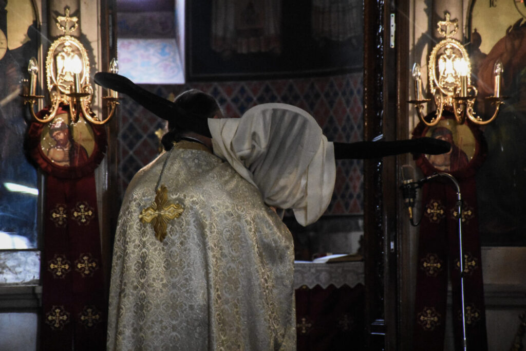 Πληροφορίες για απόπειρα αυτοκτονίας από ιερέα των Αθηνών – Φέρεται να εμπλέκεται στην υπόθεση με την 12χρονη!