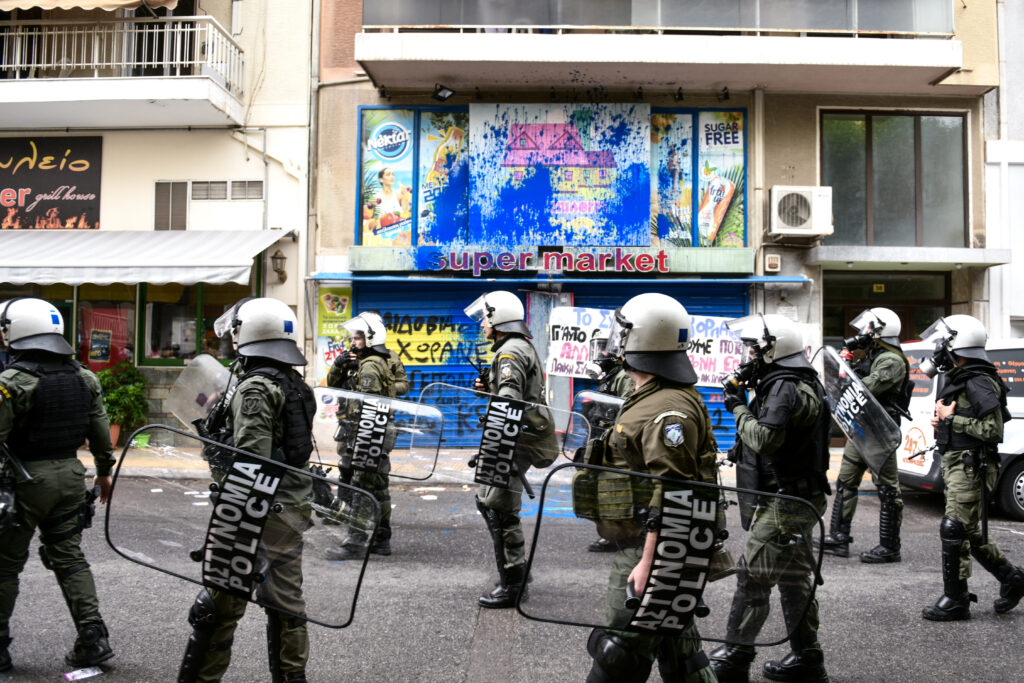 Αστυνομικός που υπηρετεί στη ΓΑΔΑ στη λίστα των ατόμων που συνομιλούσαν με την 12χρονη