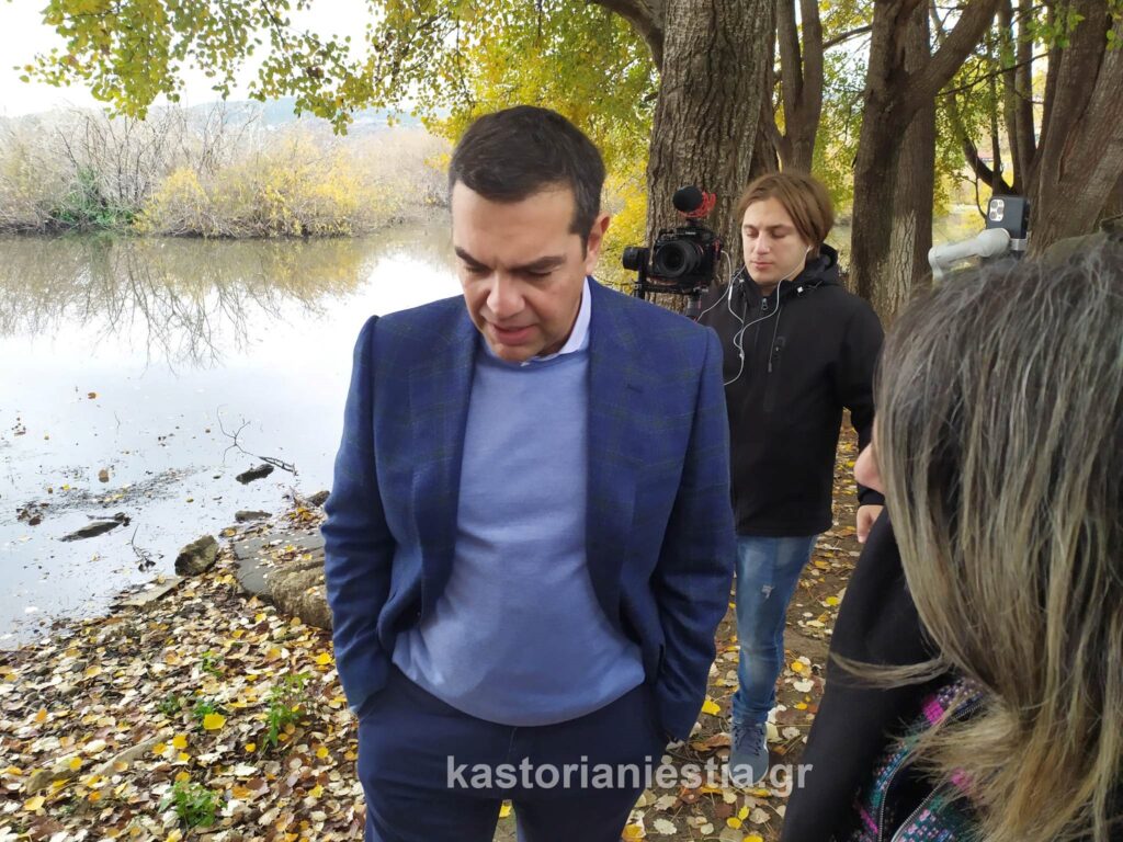 Ξενάγηση του Αλέξη Τίπρα στα καταστήματα και στην Λίμνη της Καστοριάς
