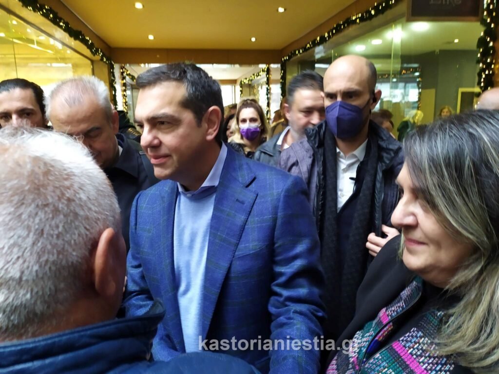 Α. Τσίπρας από Καστοριά: Αν κλέβεις τα σπίτια των ανθρώπων μέσω των τραπεζών και των funds μπορεί να γίνεις και βουλευτής του κυβερνώντος κόμματος. Αν όμως κλέψεις 20 ευρώ βενζίνη μπορεί να βρεθείς με μια σφαίρα στο κεφάλι.