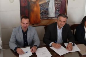 Υπογραφή σύμβασης για τις Ασφαλτοστρώσεις οδών Κοινότητας Κορησού από τον Περιφερειάρχη Δυτικής Μακεδονίας.