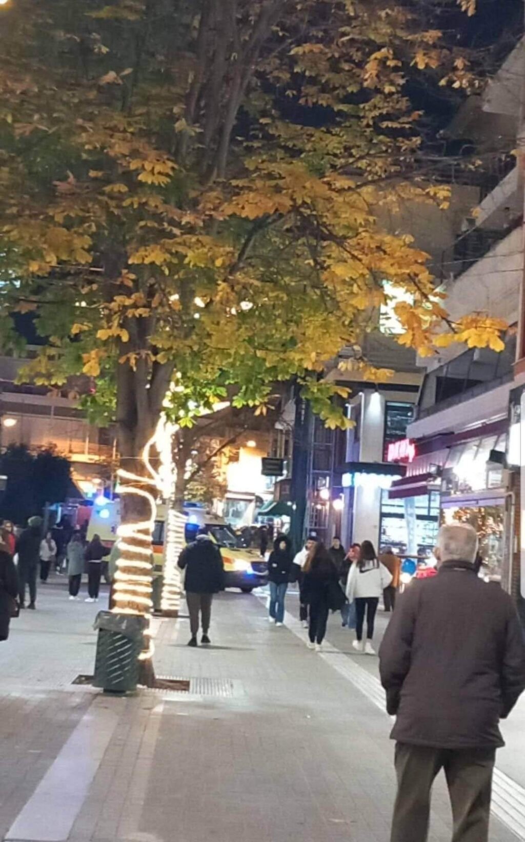 Γυναίκα “πνίγηκε” τρώγοντας σουβλάκι σε κεντρικό μαγαζί της Κοζάνης-Την έσωσε αστυνομικός σε υπηρεσία – Φωτό