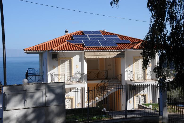 Φωτοβολταϊκά στη στέγη: Τα κριτήρια συμμετοχής – Ποιοι θα πάρουν επιδότηση 60%