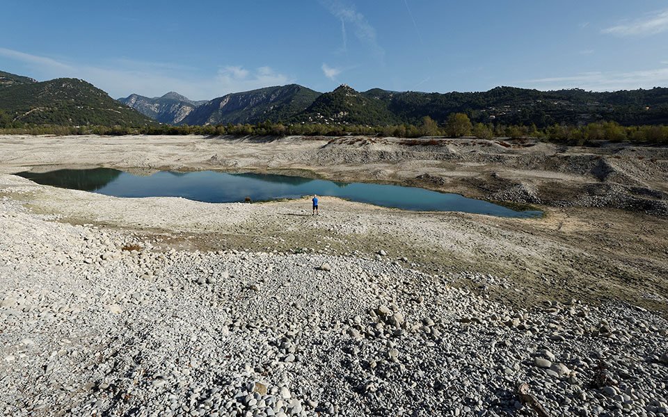 Προβληματίζει τους ειδικούς η ανομβρία – Πού δεν έχει βρέξει εδώ και 30 μέρες σύμφωνα με το meteo.