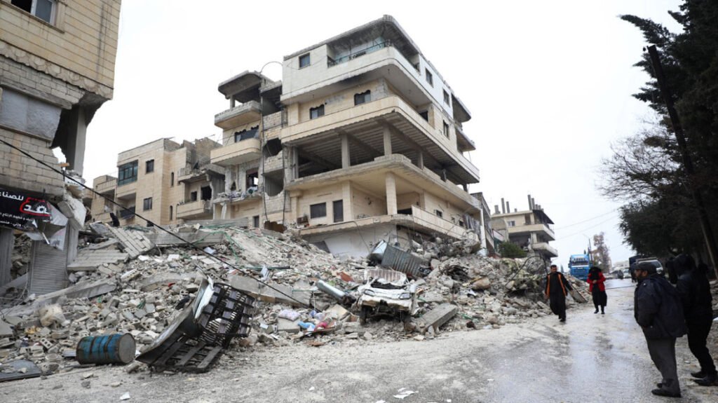 Σεισμοί στην Τουρκία: «Αγώνας δρόμου» για τη διάσωση των εγκλωβισμένων – Στους 4.700 οι νεκροί