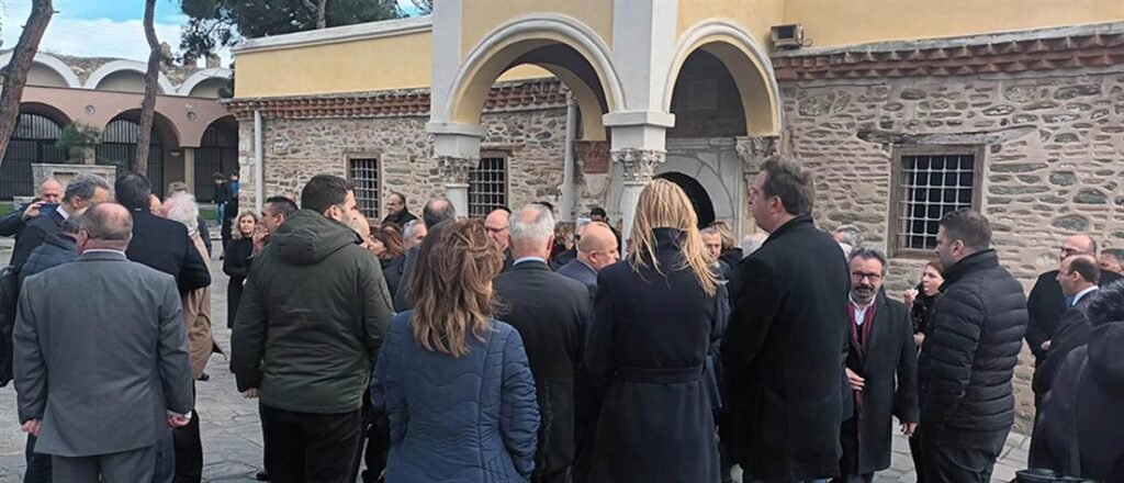 Τραγωδία στα Τέμπη: Επιμνημόσυνη δέηση στη Μονή Βλατάδων