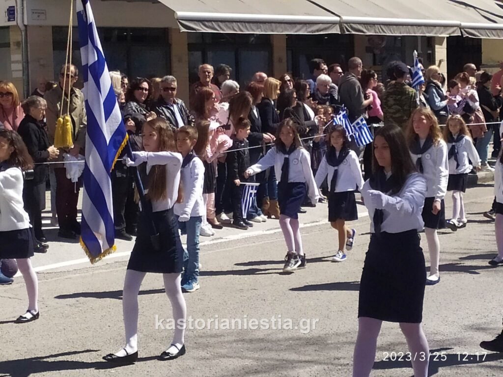 Η παρέλαση της 25ης Μαρτίου στην Καστοριά (φωτορεπορτάζ)