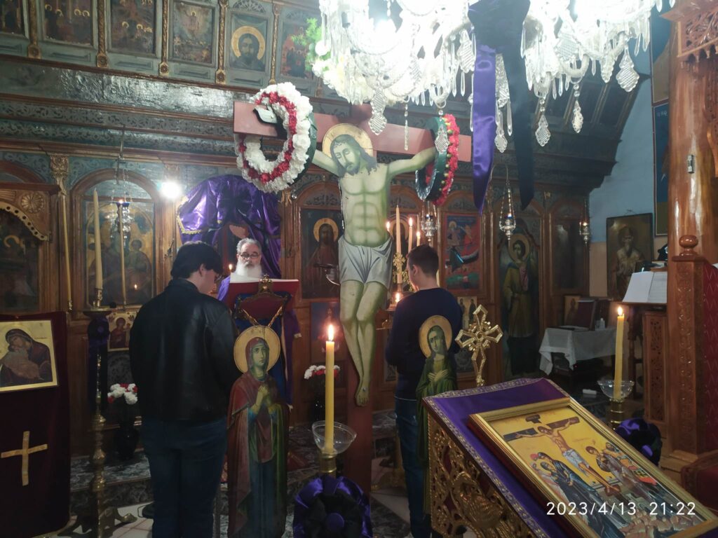 Απόσκεπος: Σήμερον κρεμάται επί ξύλου, ο εν ύδασι την γην κρεμάσας