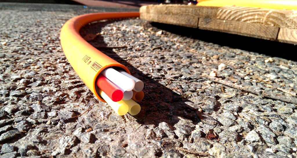 Έρχεται voucher 1.000 ευρώ για εγκατάσταση οπτικών ινών σε πολυκατοικίες και μονοκατοικίες