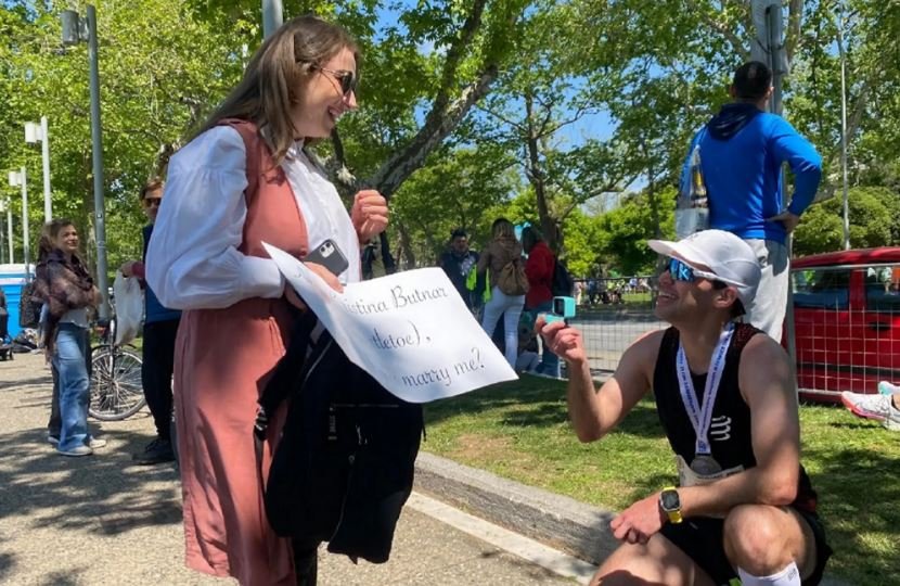 Θεσσαλονίκη: Έτρεξε στον Μαραθώνιο και στον τερματισμό έκανε πρόταση γάμου στην καλή του