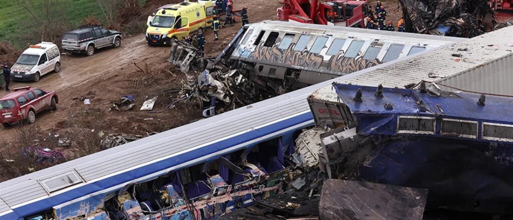 Τέμπη: Συγκέντρωση διαμαρτυρίας για την υποψηφιότητα Καραμανλή στις Σέρρες