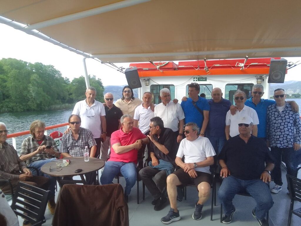 Η Ιστορική Κυπελλούχος Ελλάδος του 1980 ομάδα της Καστοριάς, βόλτα με το καραβάκι του Δήμου