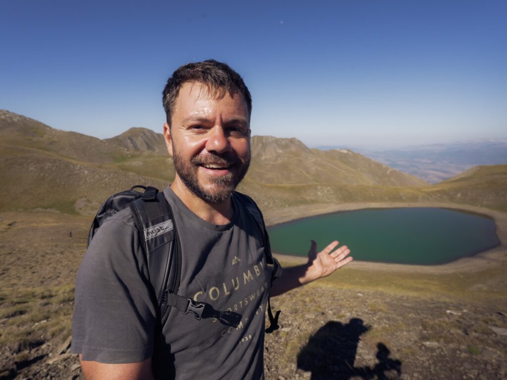 Happy Traveller: Ο Ευτύχης Μπλέτσας σε Επταχώρι, Γράμμο, Πεύκο, Κοτύλη και Νεστόριο