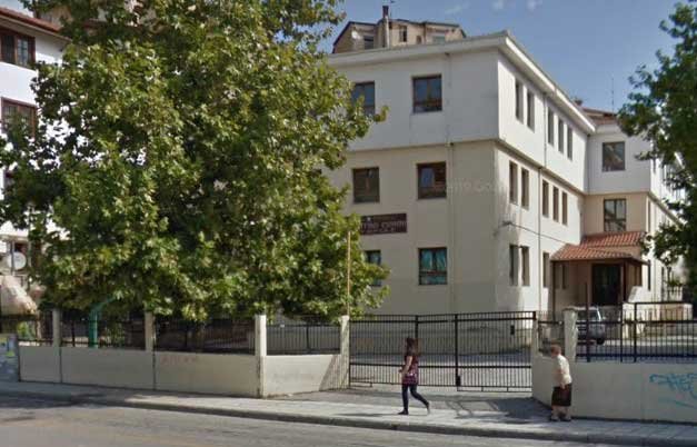 Κάηκε ένα σχολείο… κάηκε και μια δασκάλα με τα μάτια τα μεγάλα  (με αφορμή τις εξελίξεις στο 4ο Δημοτικό Σχολείο Καστοριάς)