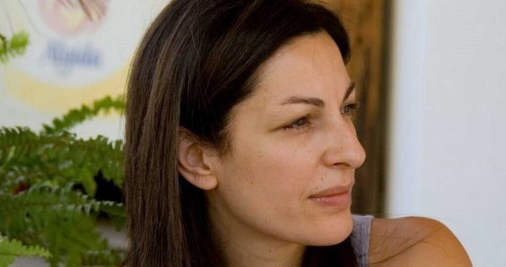 Μυρσίνη Λοΐζου: Απαγορεύει στο ΠΑΣΟΚ να παίζει το «Καλημέρα Ήλιε»