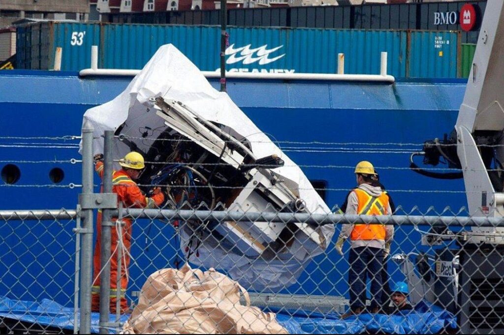 Ανθρώπινα λείψανα εντοπίστηκαν στο βαθυσκάφος «Titan» – Φωτογραφίες από τα συντρίμμια