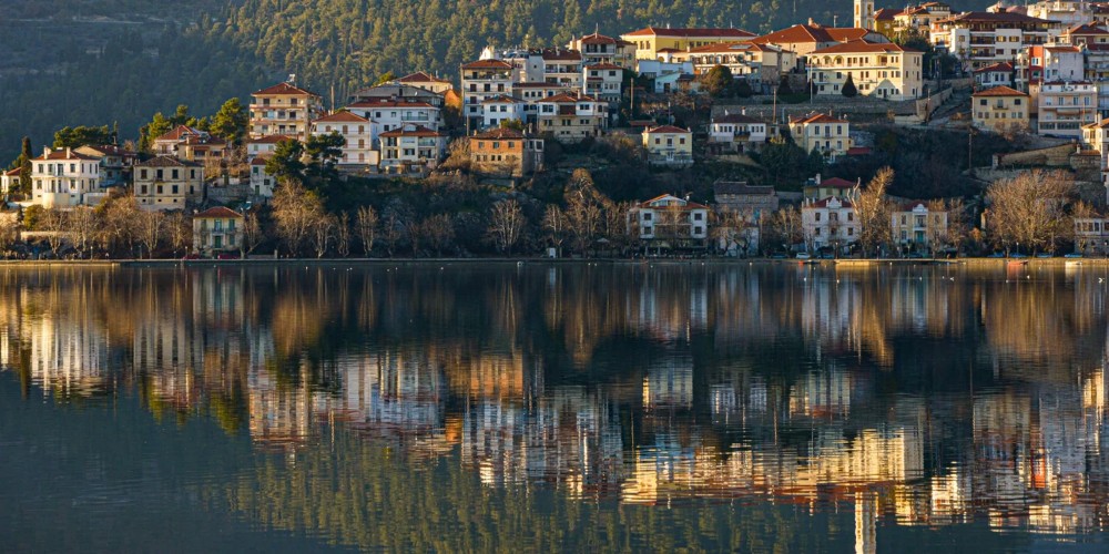 Γιατί η Καστοριά μπορεί να γίνει ο απόλυτα ανατρεπτικός προορισμός για το καλοκαίρι