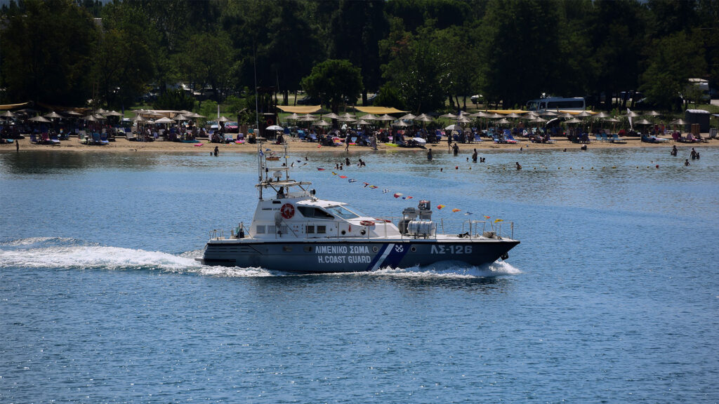 Χαλκιδική: Λουόμενος βρήκε χειροβομβίδα στη θάλασσα λίγα μέτρα από την ακτή