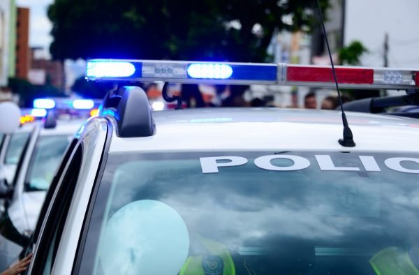 Θεσσαλονίκη: Νεκρός άνδρας βρέθηκε δεμένος με τραύματα στον λαιμό – «Παιδεραστής 1» έγραψε στον τοίχο