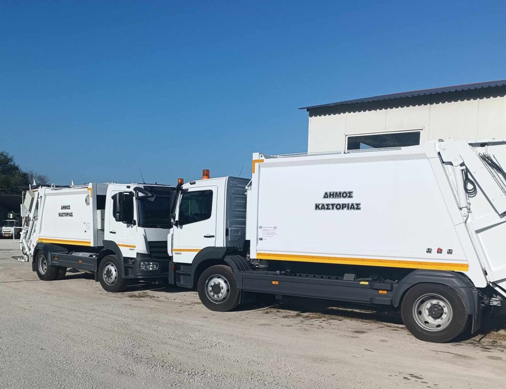 Παραλαβή δύο ακόμη νέων απορριμματοφόρων στο Αμαξοστάσιο του Δήμου Καστοριάς