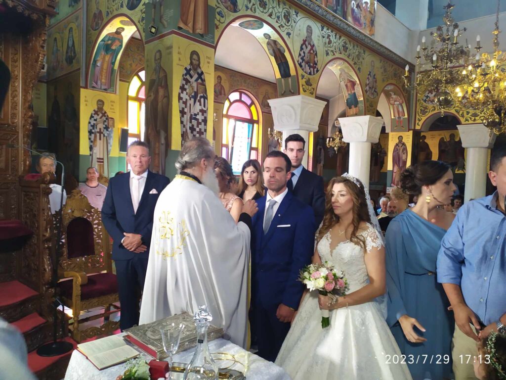 Ενώθηκαν με τα ιερά δεσμά του γάμου ο Δημήτρης Δημητριάδης και η Ιφιγένεια Αδάμου