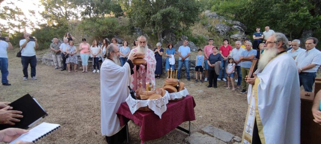 Με λαμπρότητα ο Εσπερινός στον ιερό ναό προφήτου Ηλιού στον Απόσκεπο (Φωτογραφίες – βιντεο