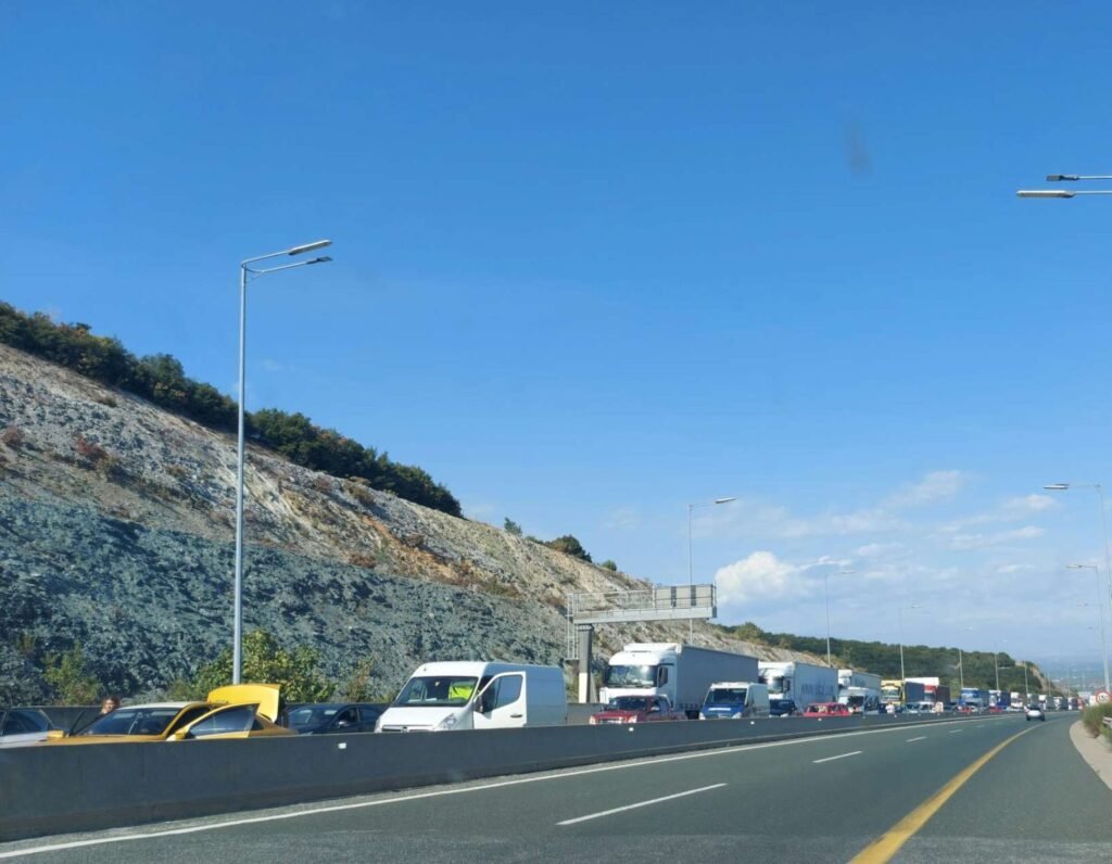 Εγνατία Οδός Σήραγγα Σ13 Πολυμύλου (800 μ.): Έκλεισε το ρεύμα προς Κοζάνη όταν φορτηγό  πήρε φωτιά