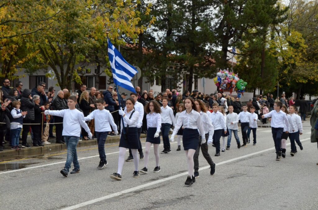 Η παρέλαση της 11ης Νοεμβρίου στου Άργος Ορεστικό (φώτο)