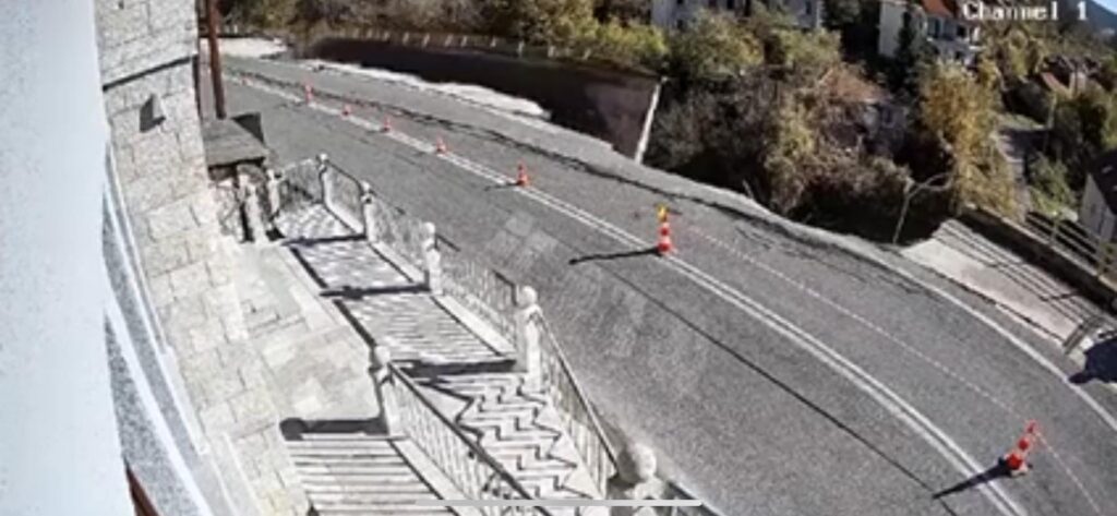 Κατέρρευσε το τοιχίο αντιστήριξης στο δρόμο του Πισοδερίου- VIDEO