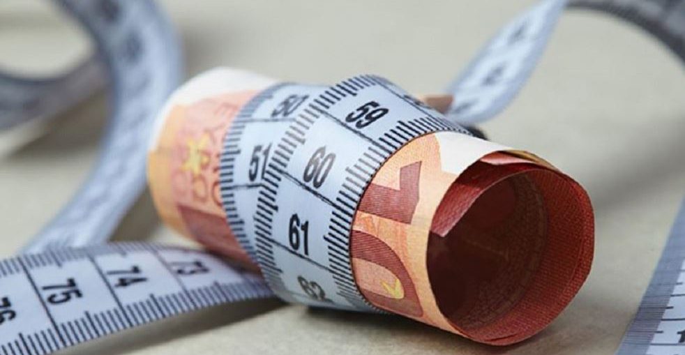 Δεν φτάνουν για το φαγητό και κόβουν φροντιστήρια και δραστηριότητες των παιδιών τους