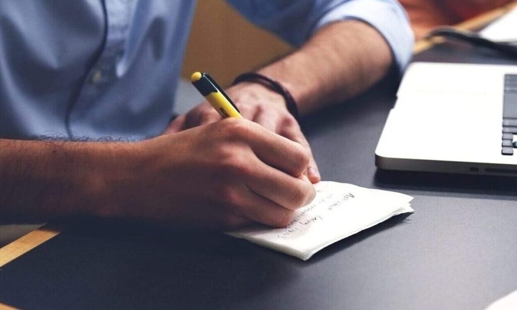 Επίδομα ανεργίας: Θα φθάσει μέχρι 1.300 ευρώ – Το νέο σύστημα υπολογισμού