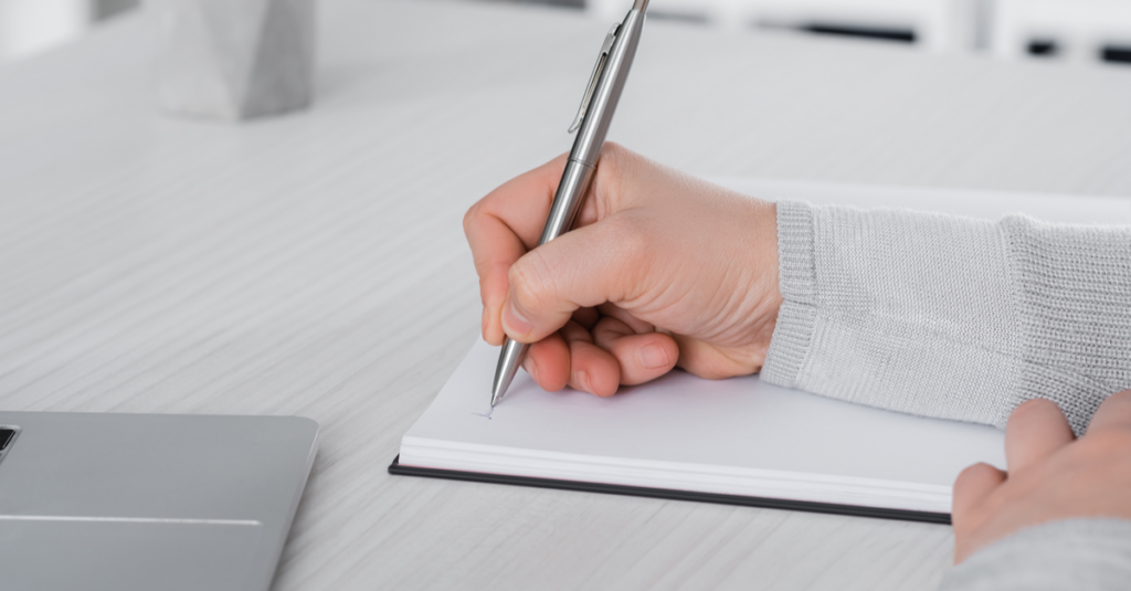 Τα στιλό και τα μολύβια ξεχνιούνται και μαζί με αυτά ξεχνούν… και οι μύες να δουλεύουν