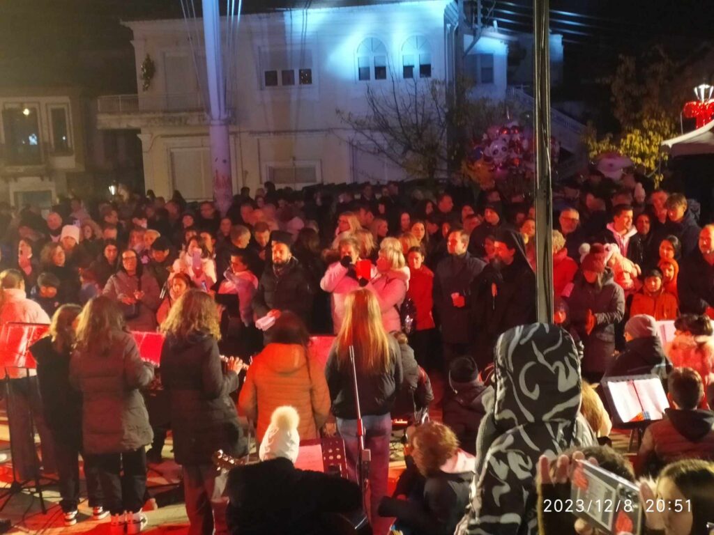Λαμπερή εκδήλωση για το  άναμμα του Χριστουγεννιάτικου Δένδρου στην Καστοριά (φωτογραφίες – βίντεο)