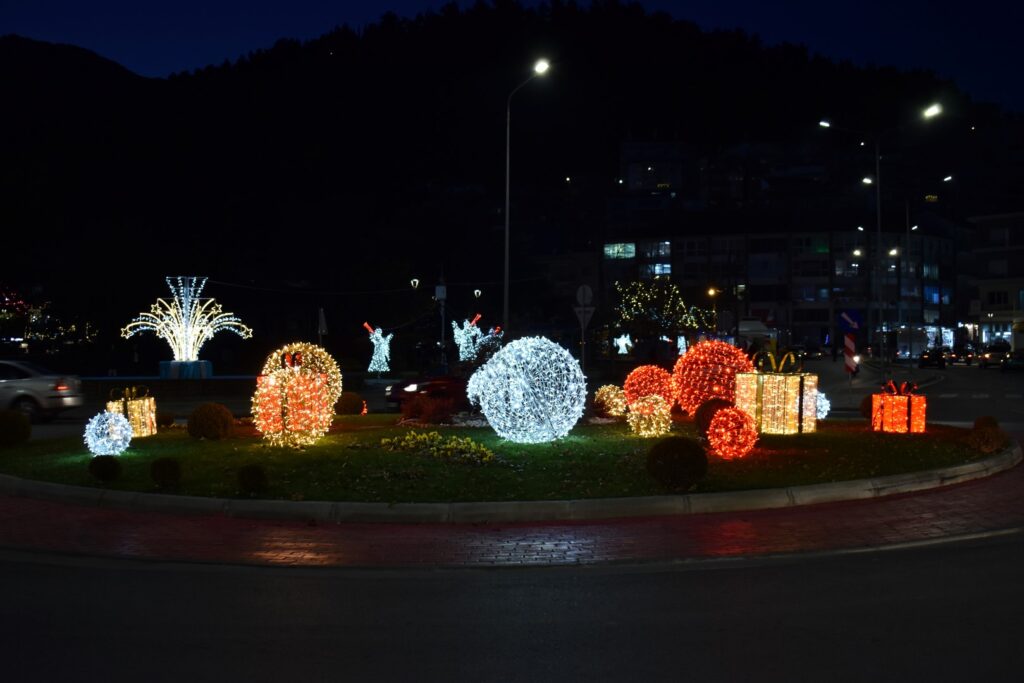 Νέα φαινόμενα βανδαλισμών στον χριστουγεννιάτικο διάκοσμο του Δήμου Καστοριάς   
