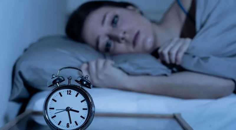 Ξυπνάτε μέσα στη νύχτα; Δείτε τι να κάνετε για να ξανακοιμηθείτε