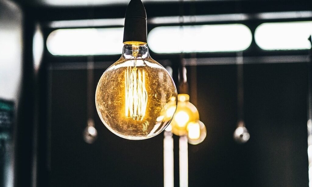 Νέα τιμολόγια ρεύματος: Τέσσερα διαφορετικά χρώματα στους λογαριασμούς – Τι συμφέρει