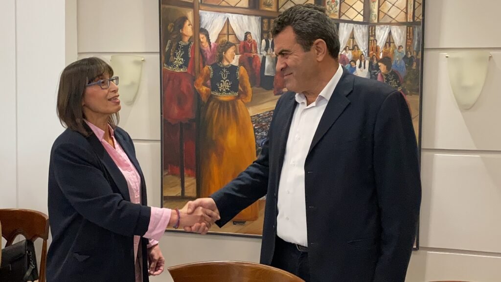 Σε εγκάρδιο κλίμα πραγματοποιήθηκε η τελετή Παράδοσης – Παραλαβής στην Π.Ε. Καστοριάς